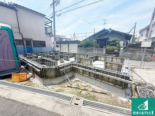【外観】周辺は落ち着いた街並みの住宅地！子育てがしやすい住環境です！まだ未完成ですが、現地でしかわからない事もございます。是非一度ご覧ください。