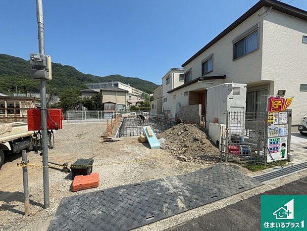 【外観】周辺は落ち着いた街並みの住宅地！子育てがしやすい住環境です！まだ未完成ですが、現地でしかわからない事もございます。是非一度ご覧ください。