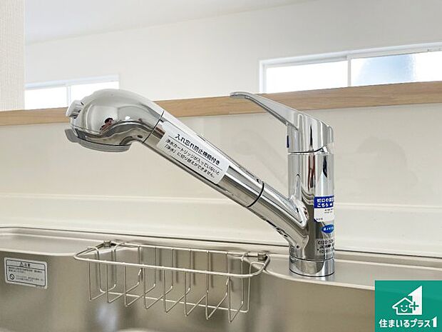 【キッチン水栓】浄水器を内蔵！炊飯時、お茶を作る時に安心してお水を使えます！お湯と冷水、浄水と原水、シャワーの切替えもワンタッチです！