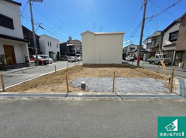 【外観】周辺は落ち着いた街並みの住宅地！子育てがしやすい住環境です！まだ未完成ですが、現地でしかわからない事もございます。是非一度ご覧ください。