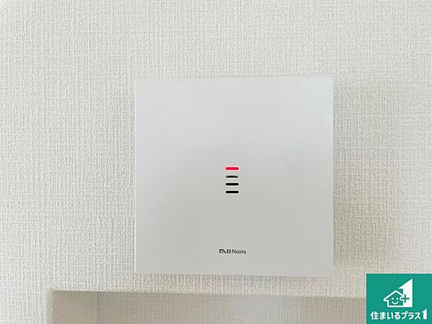 【カラーモニターインターホン】声だけでなく来訪者の姿や顔がモニターで確認できるので、小さなお子様がいらっしゃるご家庭でも安心できます!