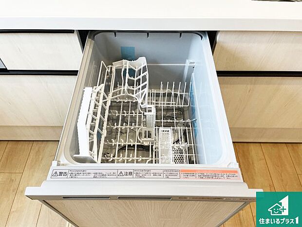 【食器洗い乾燥機】食事後の一仕事、食器洗いをボタン一つでお任せできちゃいます!場所を取らないビルトイン式なので、お料理スペースもしっかり確保!