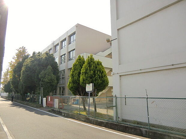 伊丹市立西中学校