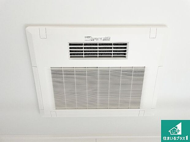【浴室暖房乾燥機】四季を通して快適なバスライフをお手伝いする浴室暖房乾燥機！浴室の乾燥・暖房・涼風・換気はもちろん、２４時間換気にも対応！ 