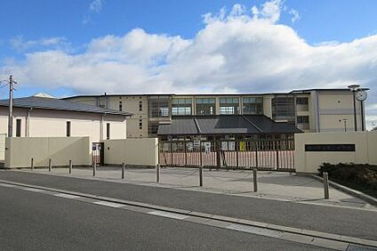 枚方市立第三中学校 徒歩482m