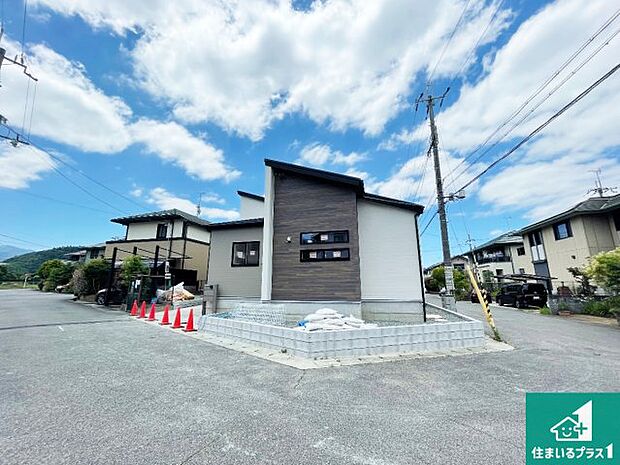 【外観】周辺は落ち着いた街並みの住宅地!子育てがしやすい住環境です!まだ未完成ですが、現地でしかわからない事もございます。是非一度ご覧ください。