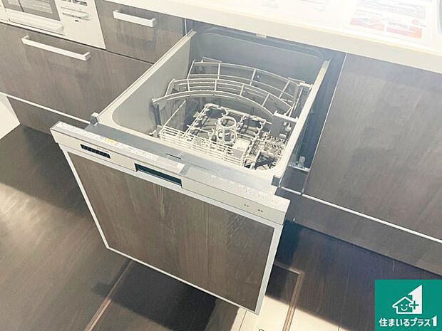 【食器洗浄乾燥機】食事後の一仕事、食器洗いをボタン一つでお任せできちゃいます!場所を取らないビルトイン式なので、お料理スペースもしっかり確保!