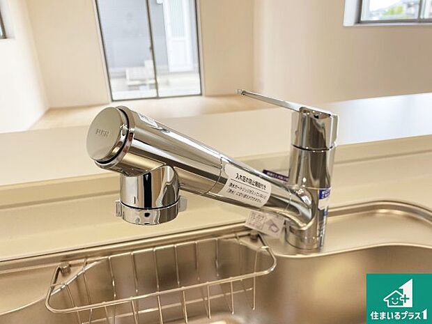 【キッチン水栓】浄水器を内蔵!炊飯時、お茶を作る時に安心してお水を使えます!お湯と冷水、浄水と原水、シャワーの切替えもワンタッチです!
