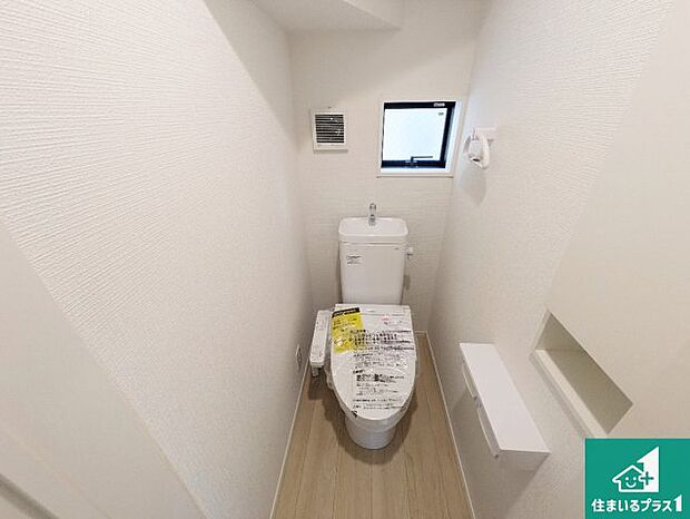 【トイレ】1・2階の2ヶ所にあるので、朝の忙しい時間の順番待ちもなく、深夜の利用にも大変便利です。