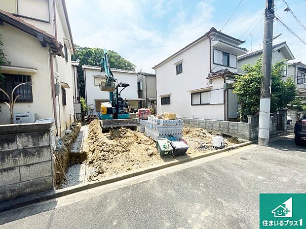 【外観】周辺は落ち着いた街並みの住宅地!子育てがしやすい住環境です!まだ未完成ですが、現地でしかわからない事もございます。是非一度ご覧ください。