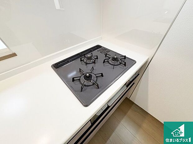 【コンロ】ダブル高火力Siセンサー付きコンロ!3口あるので、まとめて料理をする時も大活躍!