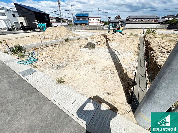 【外観】周辺は落ち着いた街並みの住宅地!子育てがしやすい住環境です!まだ未完成ですが、現地でしかわからない事もございます。是非一度ご覧ください。