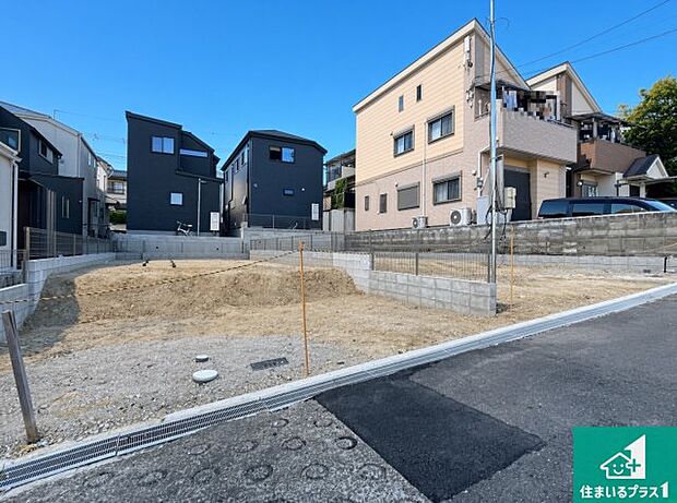 【外観】現在建築中！落ち着いた街並みで新生活を始めることが出来そう！周辺の物件も併せてご紹介させて頂きます！