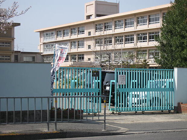 寝屋川市立南小学校