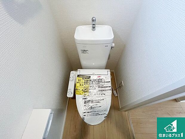 【トイレ】1・2階の2ヶ所にあるので、朝の忙しい時間の順番待ちもなく、深夜の利用にも大変便利です。