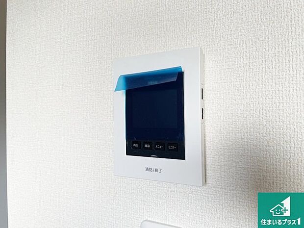 【カラーモニターインターホン】声だけでなく来訪者の姿や顔がモニターで確認できるので、小さなお子様がいらっしゃるご家庭でも安心できます！