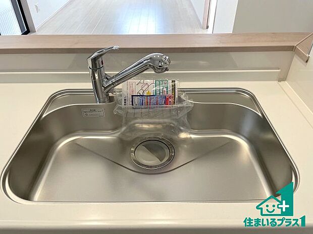 【キッチン水栓】浄水器を内蔵！炊飯時、お茶を作る時に安心してお水を使えます！お湯と冷水、浄水と原水、シャワーの切替えもワンタッチです！
