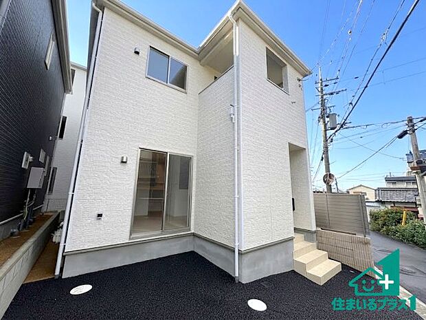 【外観】安心の10年保証!外観を美しく保ち、雨水で汚れを落とします!気になることがありましたら、お気軽にお問い合わせください!