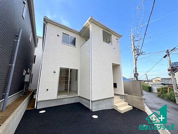 【外観】安心の10年保証!外観を美しく保ち、雨水で汚れを落とします!気になることがありましたら、お気軽にお問い合わせください!
