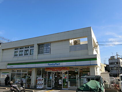 ファミリーマート 関西外大前店 徒歩289m