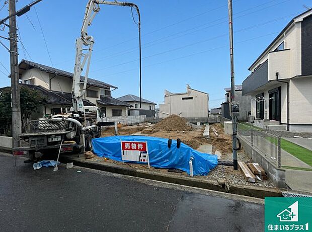 【外観】周辺は落ち着いた街並みの住宅地!子育てがしやすい住環境です!まだ未完成ですが、現地でしかわからない事もございます。是非一度ご覧ください。