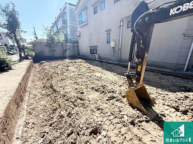 【外観】周辺は落ち着いた街並みの住宅地！子育てがしやすい住環境です！まだ未完成ですが、現地でしかわからない事もございます。是非一度ご覧ください。