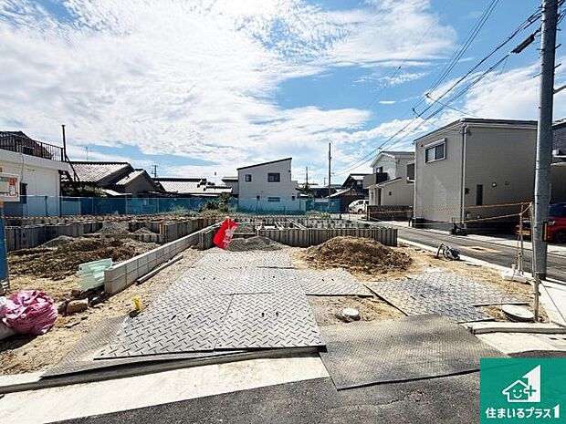 【外観】周辺は落ち着いた街並みの住宅地!子育てがしやすい住環境です!まだ未完成ですが、現地でしかわからない事もございます。是非一度ご覧ください。