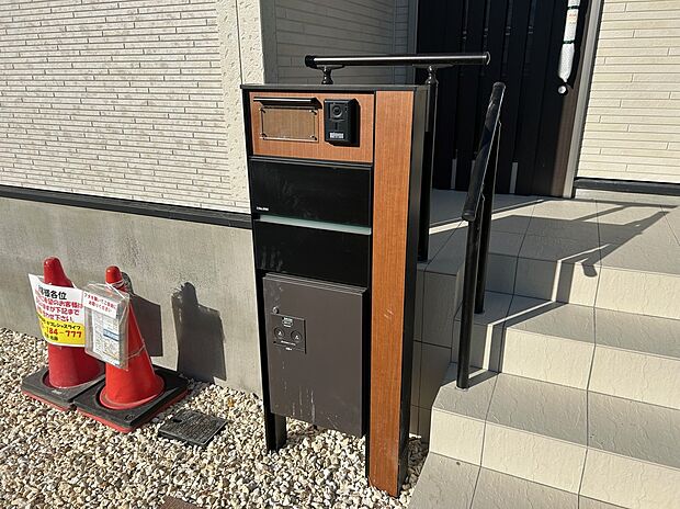 【門柱（同仕様）】宅配ボックス付