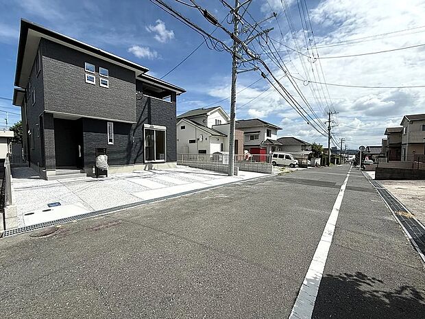 前面道路幅員6ｍで広々、ゆとりがあります！