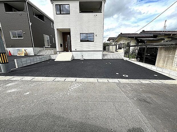 【1号棟】駐車並列最大3台可！