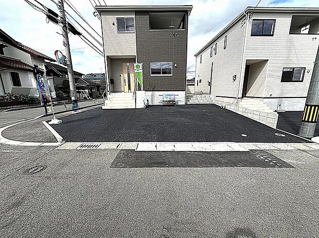 【2号棟】駐車並列最大3台可！