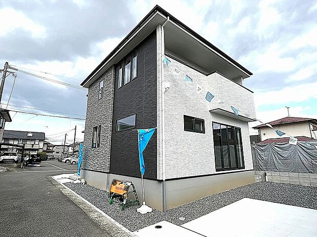 駐車スペース2台分有り！