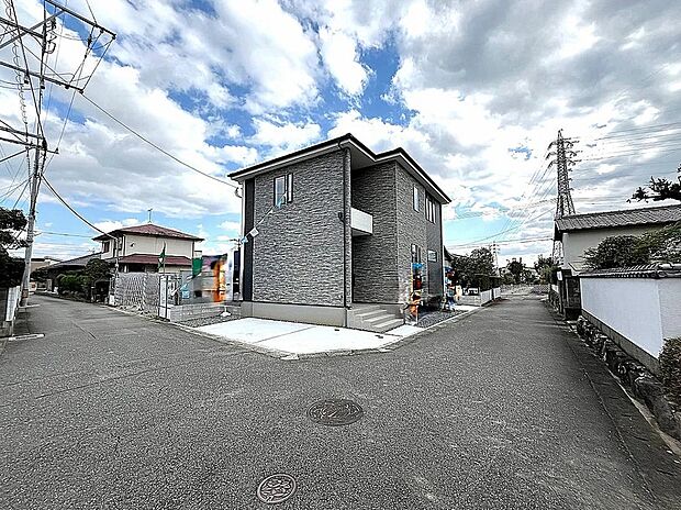 角地で陽当たり良好+開放感有り！