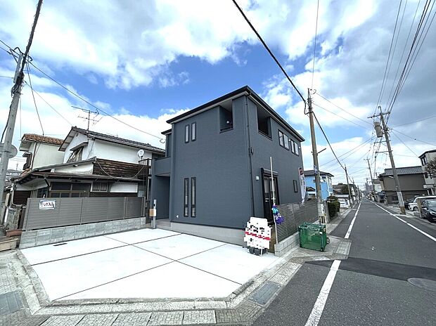 角地で陽当たり良好+開放感有り！