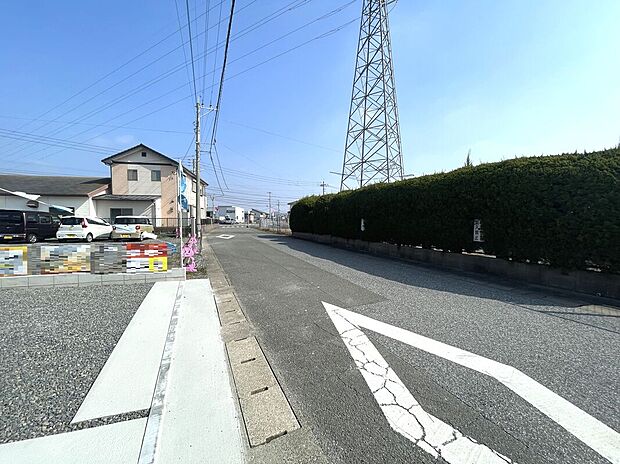 前面道路幅員6.2mで広々!