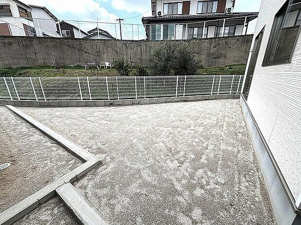 【1号棟】BBQも楽しめる広いお庭付き!