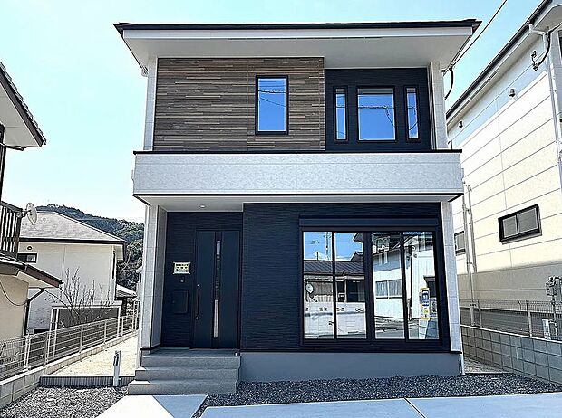 【2号棟】スタイリッシュなデザインの高級感溢れる外観！