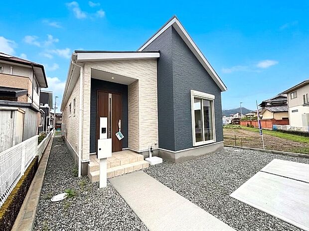 落ち着いた雰囲気のお洒落な外観！