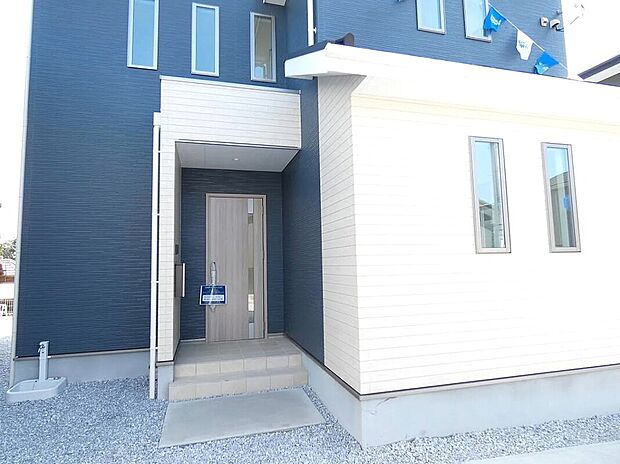 【玄関ポーチ】お洒落な玄関ドア♪