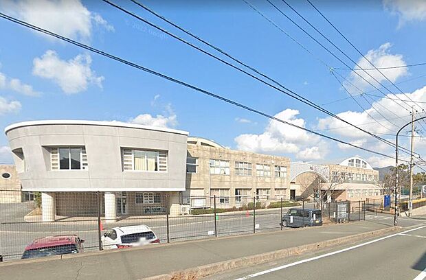 宗像市立河東西小学校（約1,200m）