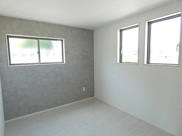 【洋室】6.7帖のゆったりとした主寝室!アクセントクロスがお洒落空間を演出♪