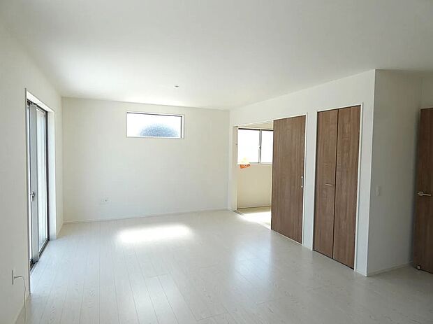 【リビング】LDK+和室でさらに広々23.7帖!