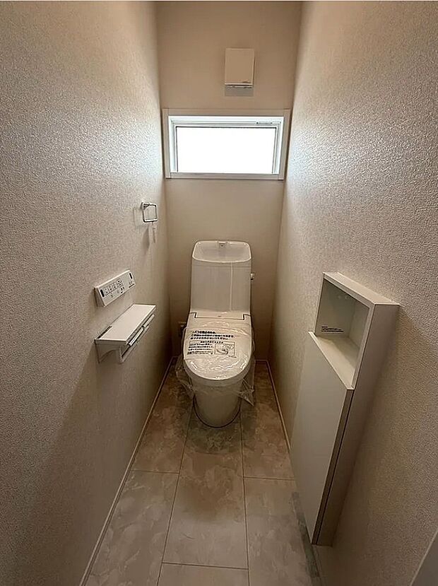 【【2号地】トイレ】快適な温水洗浄便座！トイレは1階と2階にあります。