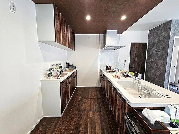 【【5号地】キッチン】カップボード付きでキッチンがすっきり片付きます！