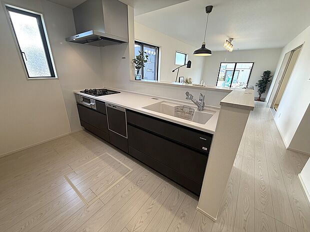 【キッチン】高級感のあるシステムキッチン!