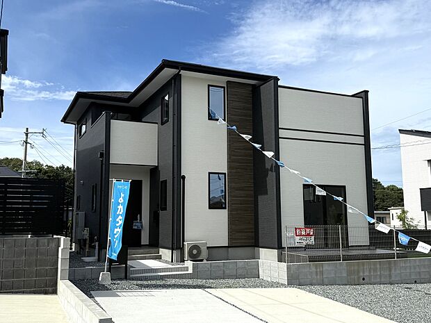 【外観】南接道で陽当たり良好!