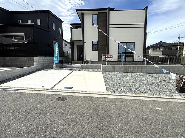 【外観】駐車並列3台可!