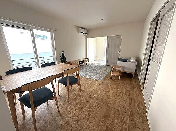 【リビング】LDK広々16帖!和室とつなげてさらに広々19帖♪