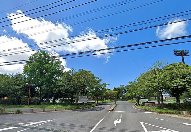 本城公園（陸上競技場）（約640m）