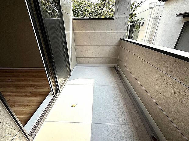 【バルコニー】使い勝手の良い屋根付きバルコニー!